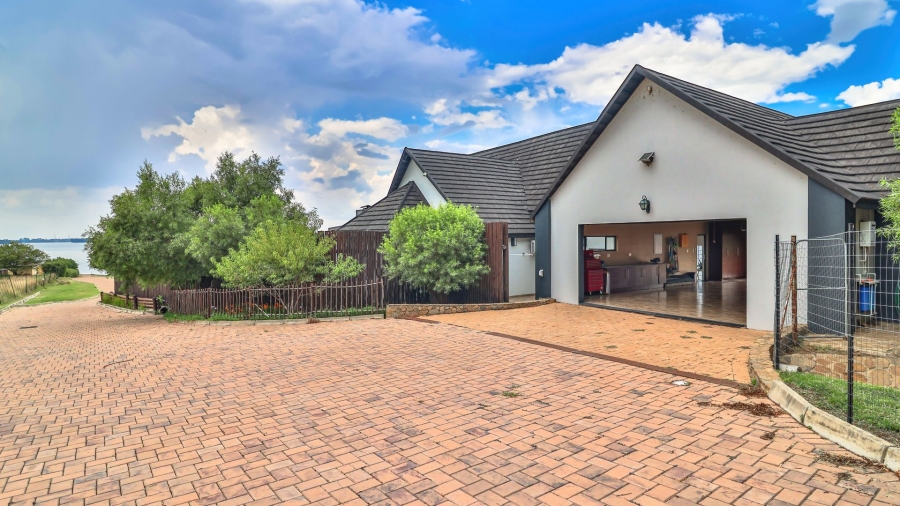 5 Bedroom Property for Sale in Oranjeville Free State